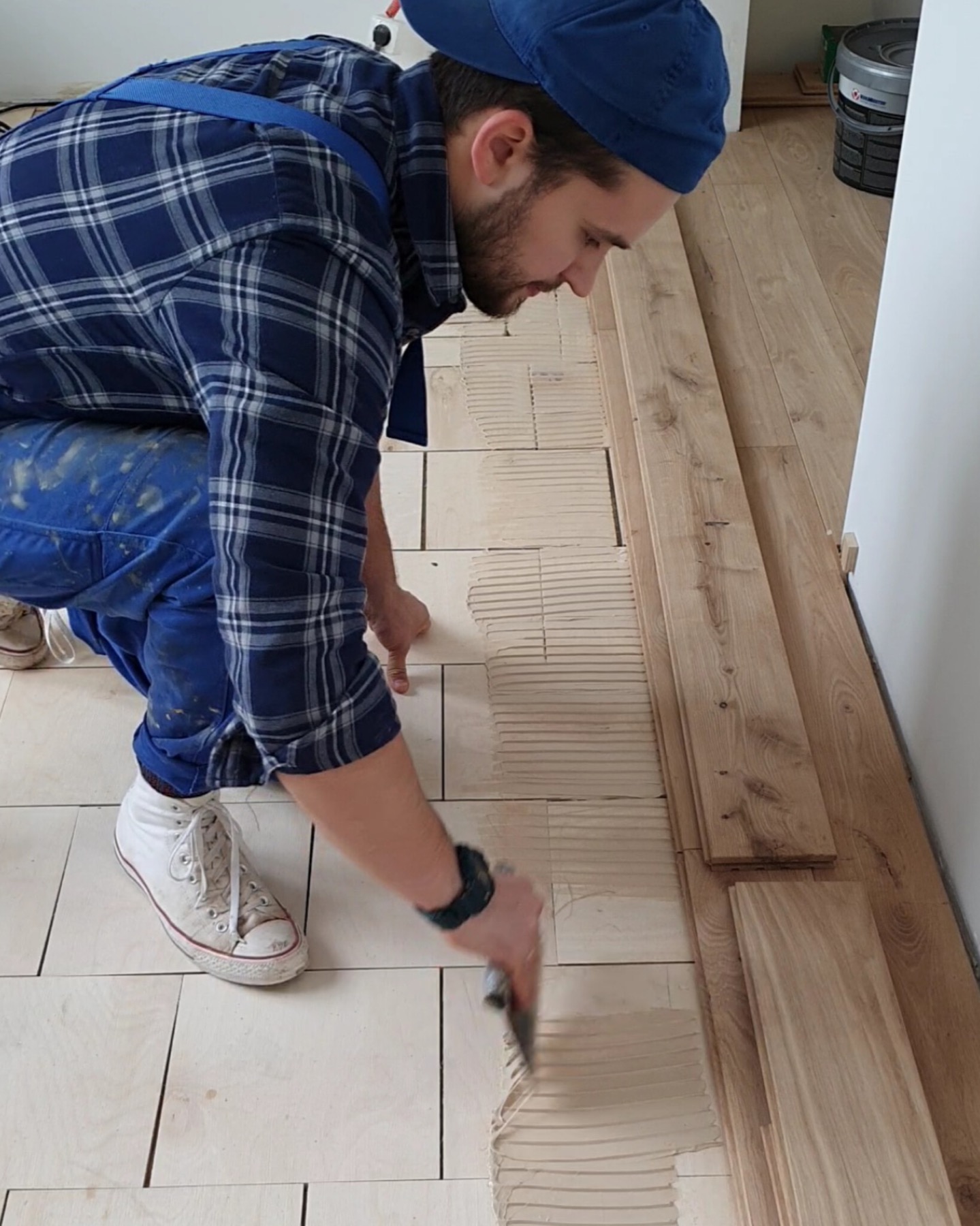 Installing solid oak boards on adhesive over plywood