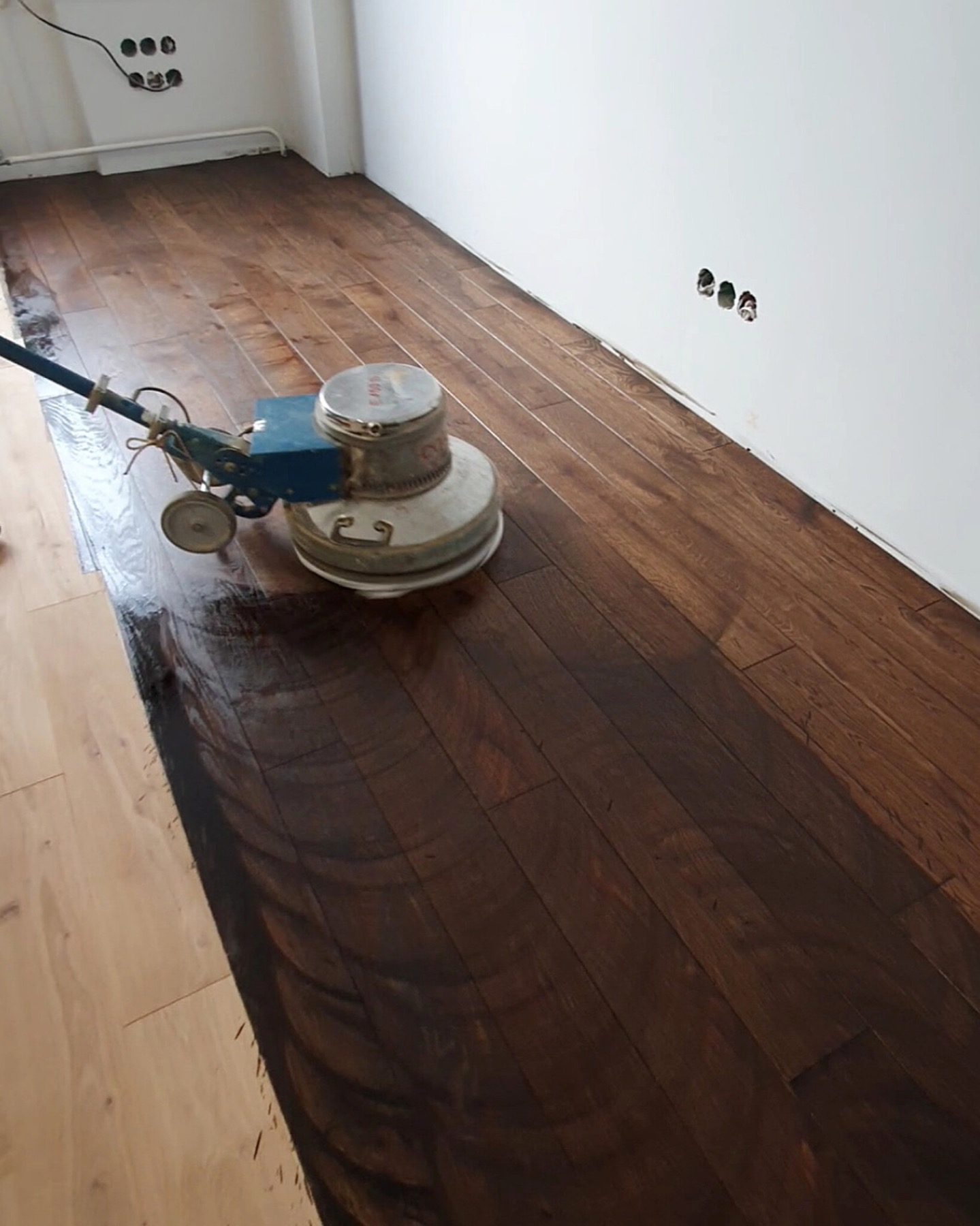 Applying colored oil to the solid oak floor