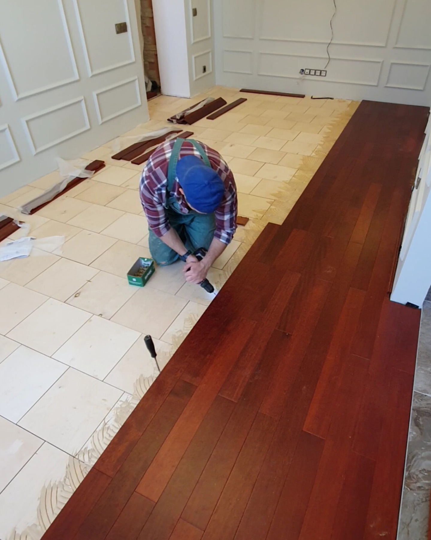 Fixing merbau solid wood flooring with SPAX screws during installation