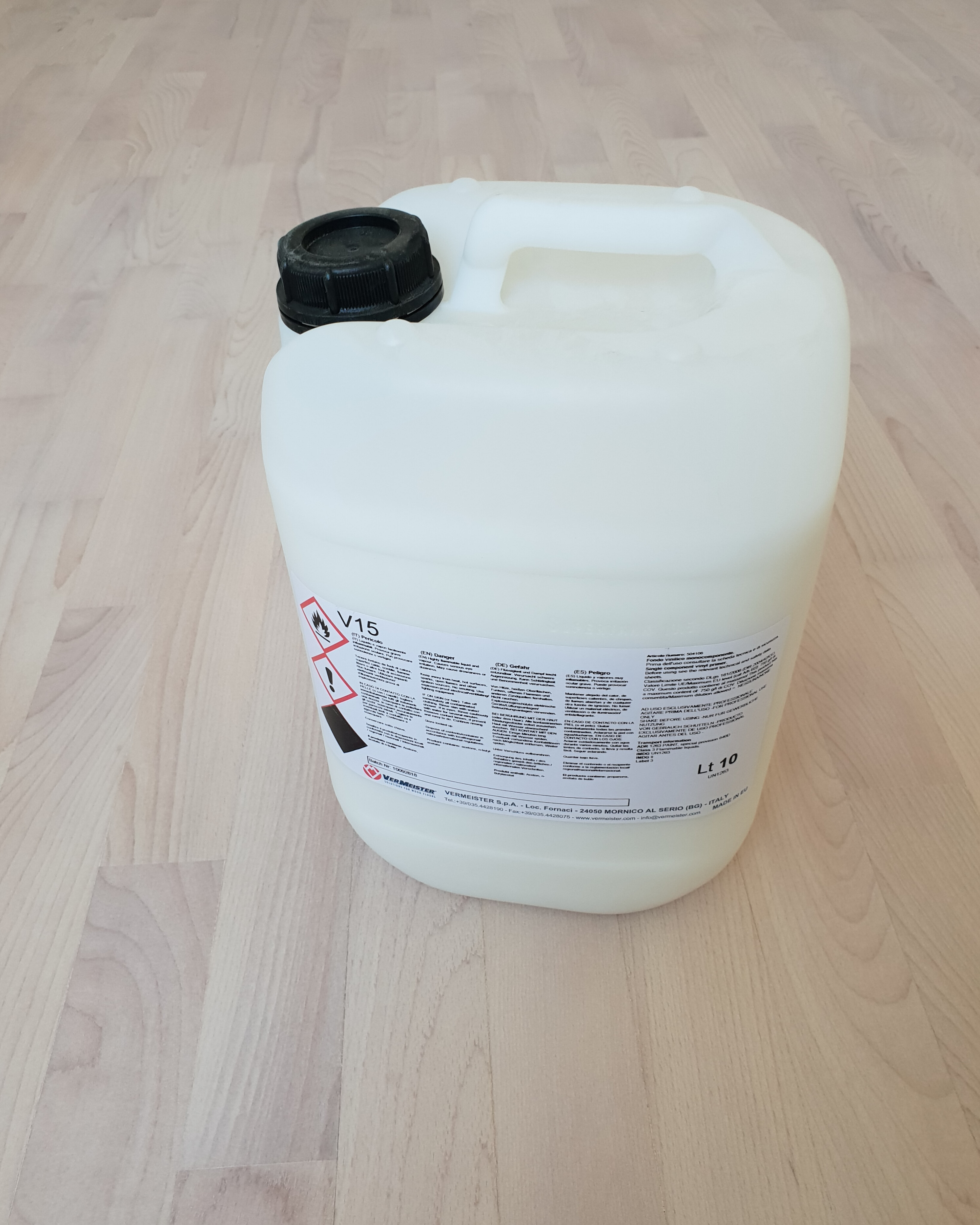 Vermeister V15 locking primer prepared for the beech parquet finishing system